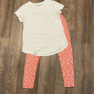 Abercrombie and Fitch T-shirt/Mix & Co leggings